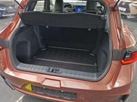 Neu Lexus LBX 136 PS (100 kW) 2025 Kupferrot SUV