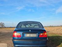 Second-hand BMW 318 143 CP (105 kW) 2002 Albastru Berlinǎ