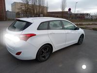 Gebraucht Hyundai i30 101 PS (74 kW) 2017 Weiß Kombi