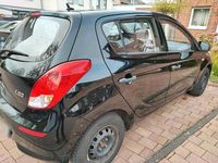 Gebraucht Hyundai i20 86 PS (63 kW) 2014 Schwarz Kleinwagen