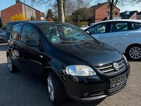 Gebraucht VW Fox 59 PS (43 kW) 2011 Schwarz Kleinwagen