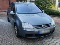 Gebraucht VW Golf V 105 PS (77 kW) 2005 Grau Kleinwagen