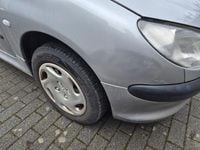 Gebraucht Peugeot 206 Style 60 PS (44 kW) 2001 Silber Limousine