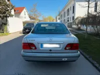 Second-hand Mercedes E230 150 CP (110 kW) 1995 Argintiu Berlinǎ