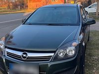 Gebraucht Opel Astra 90 PS (66 kW) 2011 Grün Kleinwagen