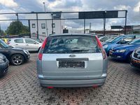 Gebraucht Ford Focus Trend 101 PS (74 kW) 2005 Silber Kombi