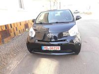 Gebraucht Toyota iQ Basis 68 PS (50 kW) 2011 Black mica / ink Kleinwagen