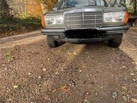 Gebraucht Mercedes 200 72 PS (52 kW) 1983 Grau Limousine