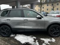 Gebraucht VW Touareg 204 PS (150 kW) 2016 Canyon grey metallic SUV