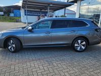 Gebraucht VW Passat Elegance 150 PS (110 kW) 2024 Grau Kombi