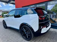 Gebraucht BMW i3 135 kW (184 PS) 2022 Capparisweiß mit bmw i blau Kleinwagen