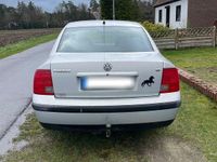 Gebraucht VW Passat Basis 125 PS (91 kW) 1998 Silber Limousine