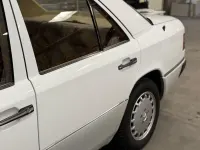 Gebraucht Mercedes E260 160 PS (117 kW) 1992 Weiß Limousine