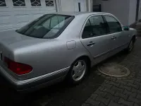 Gebraucht Mercedes E200 143 PS (105 kW) 1996 Silber Limousine