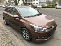 Gebraucht Hyundai i20 Passion 84 PS (61 kW) 2016 Braun Kleinwagen