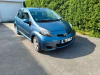 Second-hand Toyota Aygo 68 CP (50 kW) 2009 Albastru Hatchback