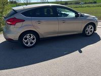 Używany Ford Focus Titanium 150 KM (110 kW) 2015 Złoty Sedan/Limuzyna