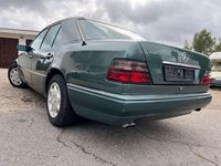 Używany Mercedes E300 147 KM (108 kW) 1990 Zielony Sedan/Limuzyna