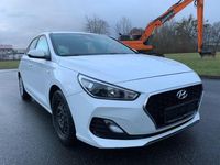 Gebraucht Hyundai i30 Trend 100 PS (73 kW) 2018 Weiß Limousine