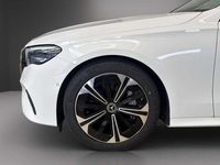 Gebraucht Mercedes E300 Avantgarde 197 PS (144 kW) 2024 Weiß Limousine