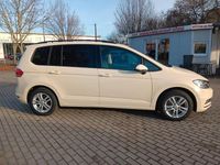 Gebraucht VW Touran 150 PS (110 kW) 2023 Beige Van / Kleinbus