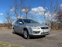 Gebraucht Ford Focus Ambiente 101 PS (74 kW) 2005 Silber Limousine