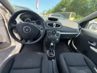 Gebraucht Renault Clio 74 PS (54 kW) 2011 Silber Kombi