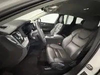 Gebraucht Volvo XC60 Plus 197 PS (144 kW) 2024 Crystal white / metallic SUV