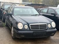 Gebraucht Mercedes E240 170 PS (125 kW) 1998 Blau Limousine