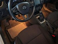 Gebraucht Skoda Octavia Ambition 150 PS (110 kW) 2015 Weiß Kleinwagen