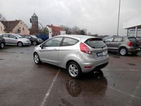 Gebraucht Ford Fiesta Trend 80 PS (58 kW) 2015 Silber Kleinwagen