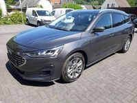 Gebraucht Ford Focus Titanium 125 PS (91 kW) 2024 Silber/grau Kombi
