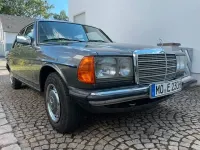 Gebraucht Mercedes 230 136 PS (100 kW) 1984 Grau Limousine