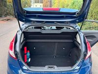 Gebraucht Ford Fiesta 101 PS (74 kW) 2015 Blau Limousine