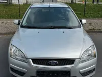Usado Ford Focus Ambiente 101 CV (74 kW) 2007 Gris Familiar