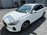 Gebraucht Hyundai i30 Comfort 99 PS (72 kW) 2017 Weiß Limousine
