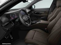 Gebraucht BMW 520 M Sport 208 PS (152 kW) 2025 Black sapphire metallic Kombi