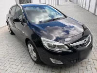 Używany Opel Astra 140 KM (102 kW) 2011 Czarny Hatchback