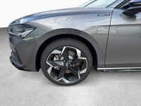 Neu Skoda Superb 193 PS (141 kW) 2025 Graphitegrau Kombi