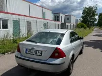 Gebraucht Ford Mondeo Ghia 125 PS (91 kW) 2001 Silber Limousine
