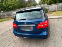 Gebraucht Mercedes B180 109 PS (80 kW) 2012 Blau Kleinwagen