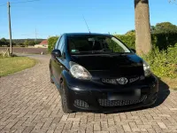 Gebraucht Toyota Aygo 68 PS (50 kW) 2011 Schwarz Kleinwagen