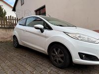Gebraucht Ford Fiesta 101 PS (74 kW) 2014 Weiß Kleinwagen