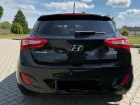 Gebraucht Hyundai i30 Select 99 PS (72 kW) 2017 Schwarz Limousine
