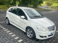 Gebraucht Mercedes B180 109 PS (80 kW) 2011 Weiß Kleinwagen