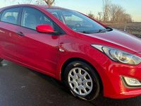 Gebraucht Hyundai i30 99 PS (72 kW) 2012 Rot Limousine