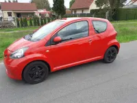 Gebraucht Toyota Aygo 68 PS (50 kW) 2007 Rot Kleinwagen