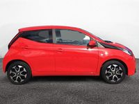 Gebraucht Toyota Aygo Basis 72 PS (52 kW) 2018 Vulcanorot Kleinwagen