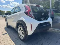 Gebraucht Toyota Aygo X X-play 72 PS (52 kW) 2023 Super white 2 SUV