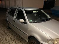 Gebraucht VW Polo 60 PS (44 kW) 2001 Silber Kleinwagen